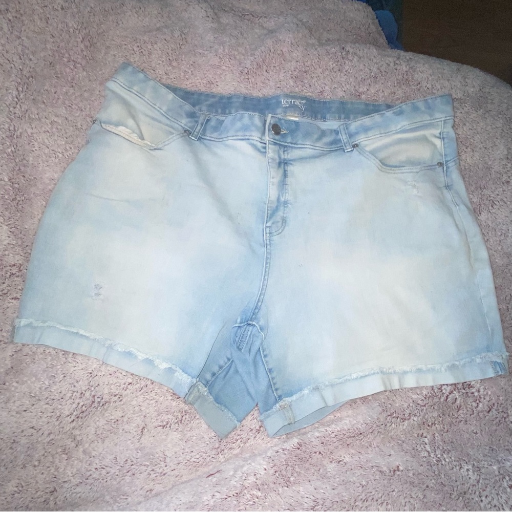 Terra Sky Light wash Jean shorts
